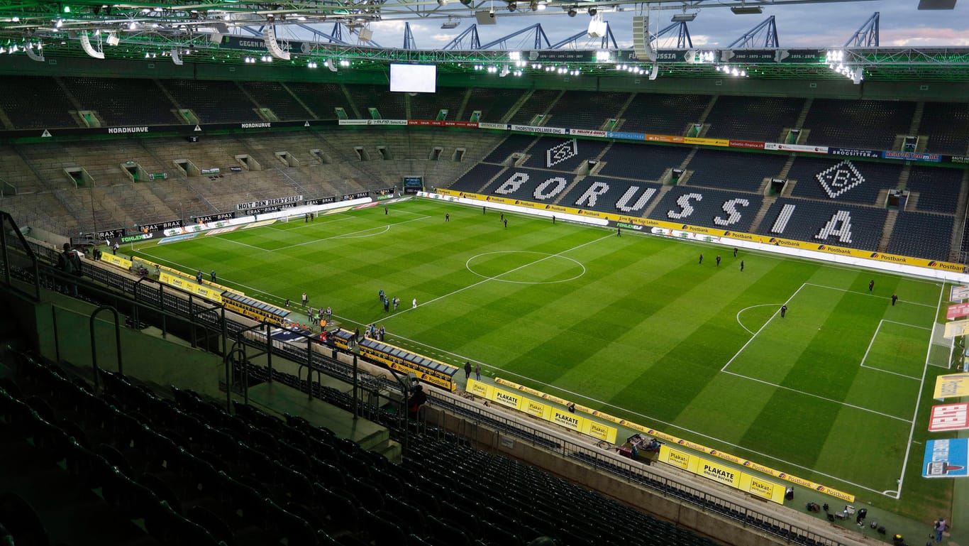 Geisterspiel zwischen Borussia Mönchengladbach und dem 1. FC Köln im März: Bundesliga-Fans werden sich vorerst an den Anblick gewöhnen müssen.