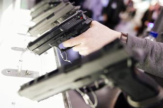 Pistolen von SIG Sauer aus Eckernförde: Der Export deutscher Kleinwaffen ist 2019 im Vergleich zu 2018 um fast 80 Prozent gestiegen.