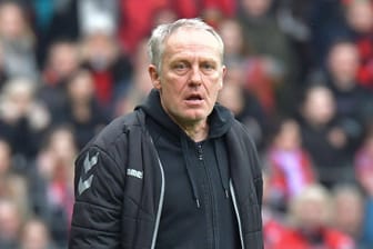 Christian Streich: Der Trainer des SC Freiburg mahnt zu einem vorsichtigen Umgang mit Profis.