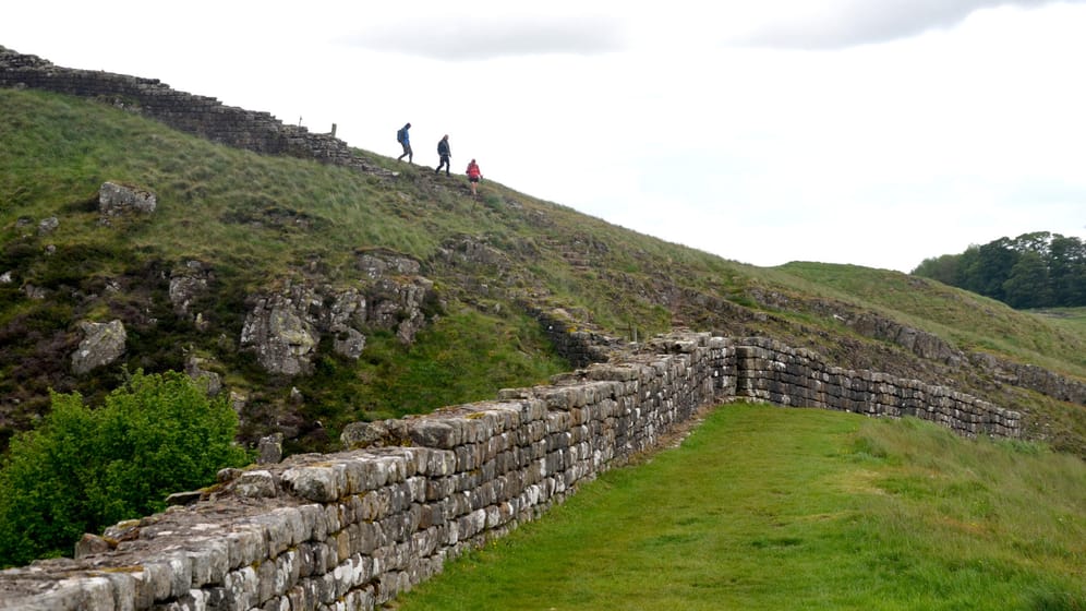 Wanderurlaub: Erbaut wurde der Hadrianswall von Osten nach Westen.