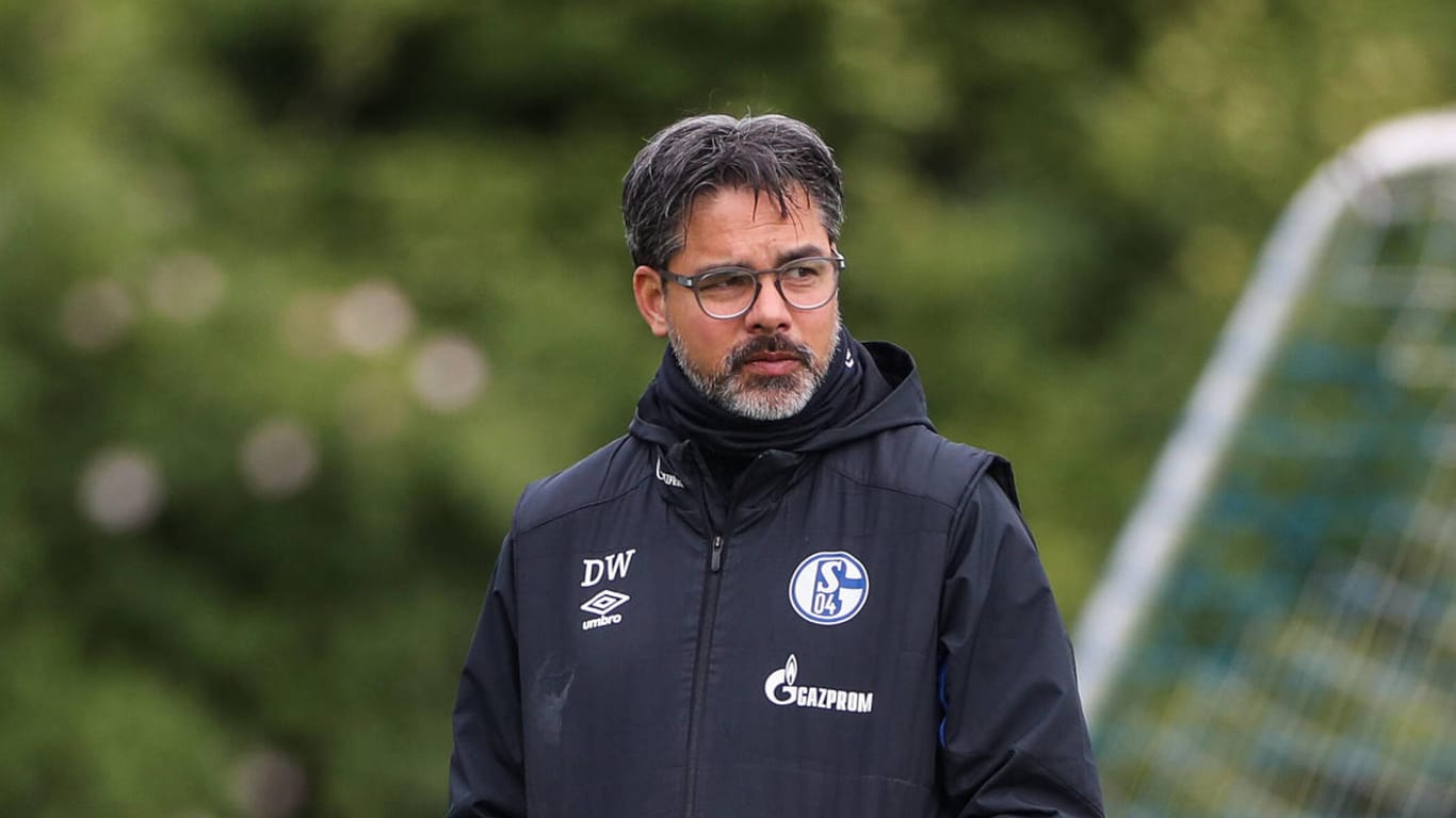 David Wagner: Der Schalke-Trainer blickt skeptisch auf das anstehende Revierderby.