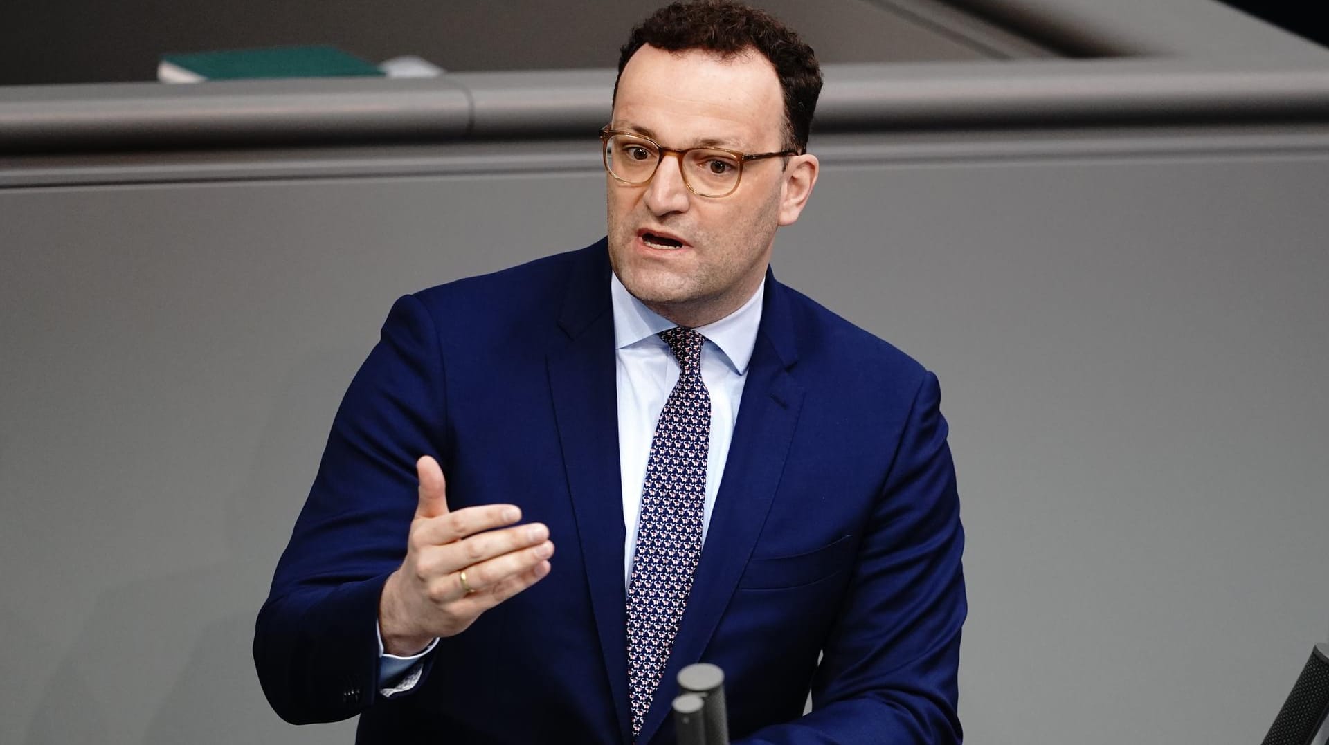 Gesundheitsminister Jens Spahn: FDP und Grüne kritisierten, dass die Befugnisse seines Ministeriums zu weitreichend seien. Gesundheitsminister Jens Spahn: FDP und Grüne kritisierten, dass die Befugnisse seines Ministeriums zu weitreichend seien.