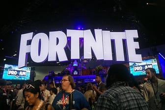 Fortnite-Logo auf einer Spielemesse: Das beliebte Spiel wird auch für die Playstation 5 und Xbox Series X erscheinen.