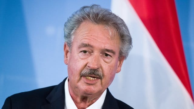 "Wenn man ein Territorium annektiert, das einem nicht gehört, dann ist das ein schwerwiegender Verstoß, eine Verletzung des internationalen Rechts", sagt Jean Asselborn. "Wenn man ein Territorium annektiert, das einem nicht gehört, dann ist das ein schwerwiegender Verstoß, eine Verletzung des internationalen Rechts", sagt Jean Asselborn.