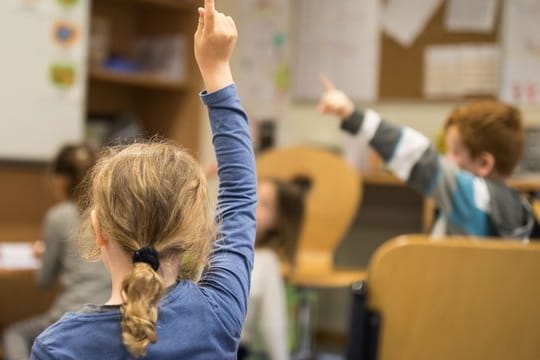 Klassenzimmer: Viele Aerosole in der Luft können das Ansteckungsrisiko für Covid-19 erhöhen.