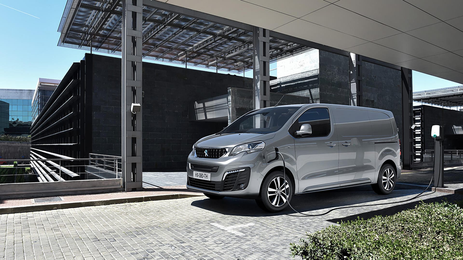 Neuer Transporter: Der E-Transporter von Peugeot ist ganze 136 PS stark.