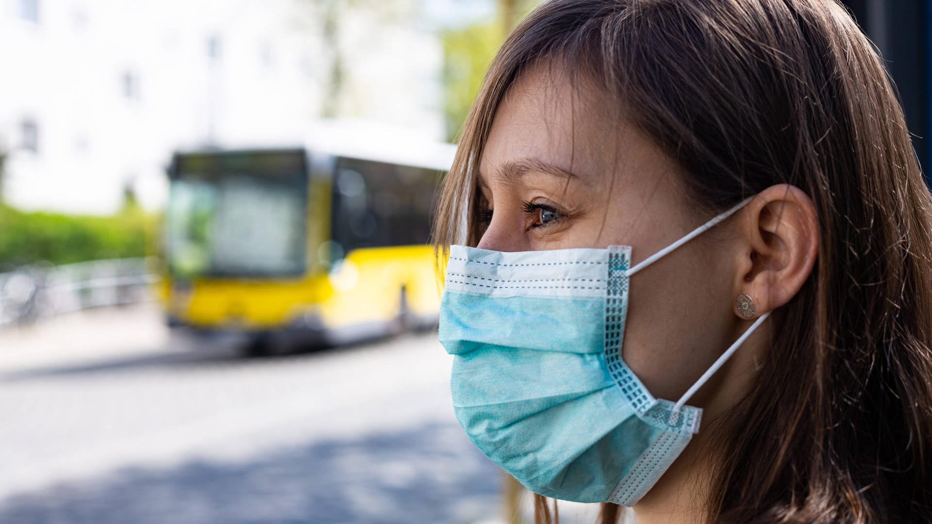 Maskenpflicht: Für Gehörlose entsteht durch das Tragen der Maske ein Kommunikationsproblem.