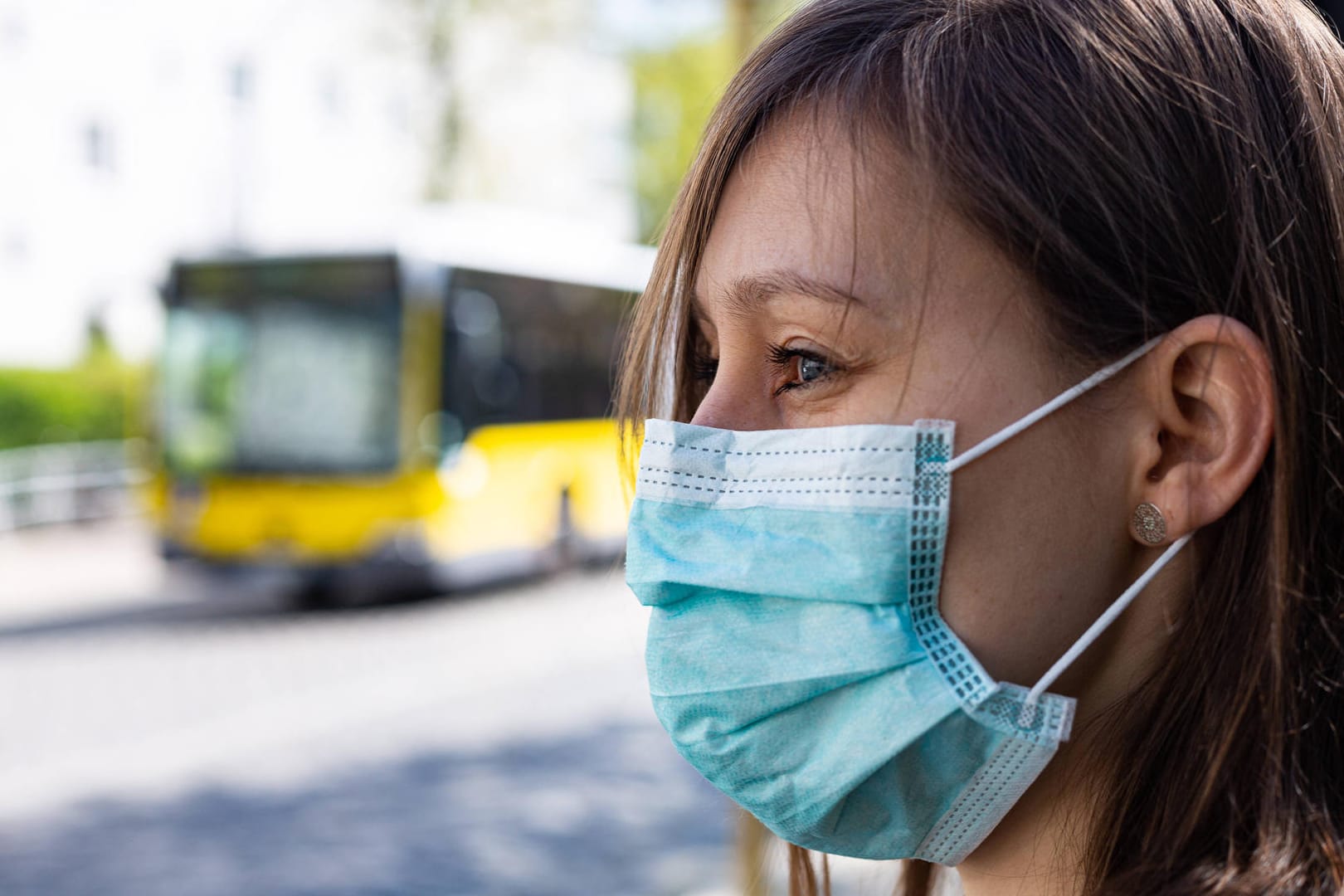 Maskenpflicht: Für Gehörlose entsteht durch das Tragen der Maske ein Kommunikationsproblem.