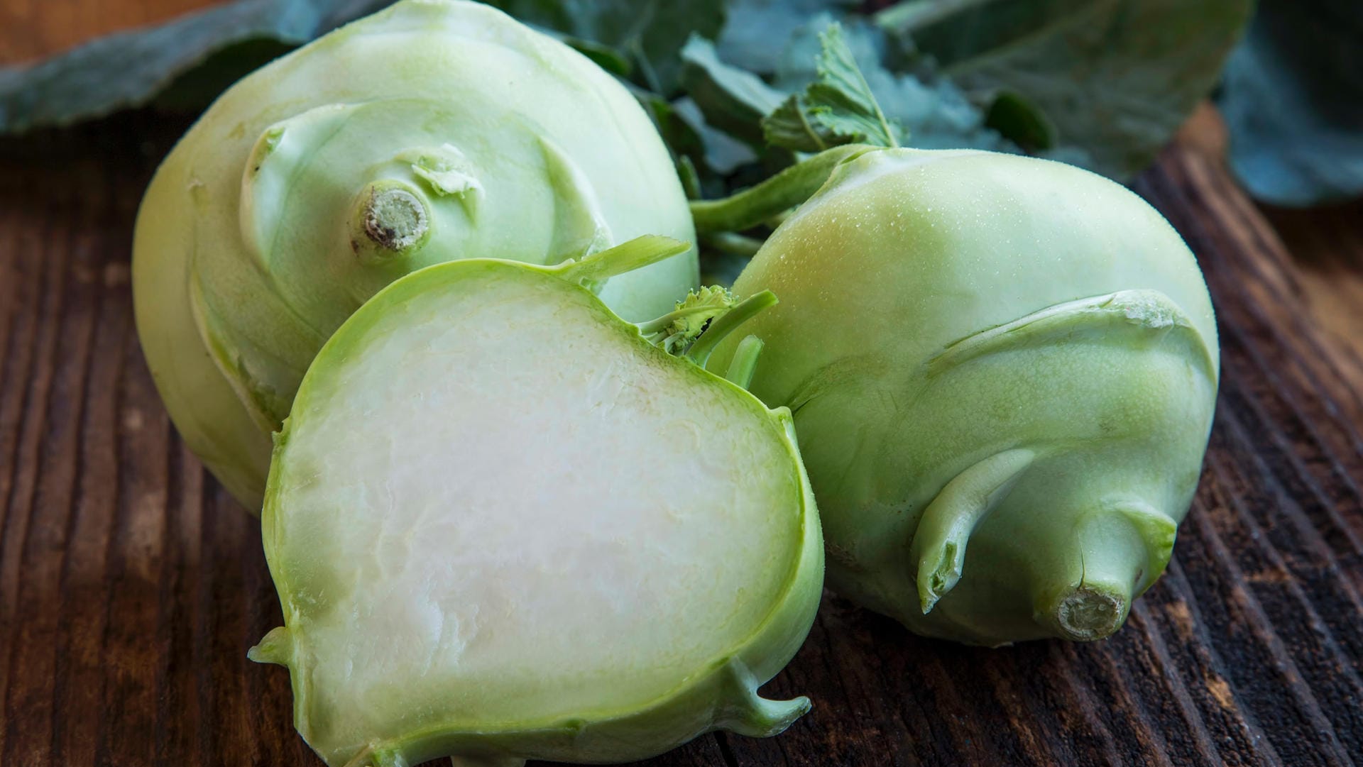 Kohlrabi: Die Knolle kann man sehr gut als Gemüseschnitzel zubereiten.