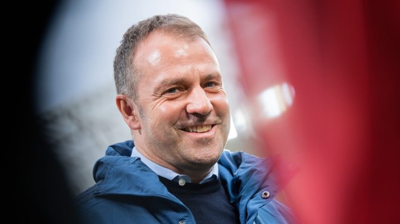 Bayern-Trainer Hansi Flick muss mit seinem Team bei Union Berlin antreten.