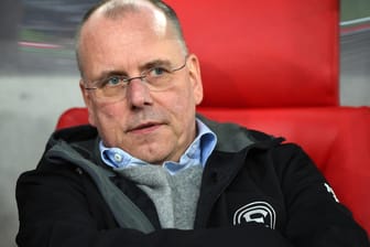 Fortuna Düsseldorfs Vorstandsvorsitzender Thomas Röttgermann: Im Falle einer Verlängerung der Saison sieht der Clubchef einige Herausforderungen auf die Fortuna zu kommen.