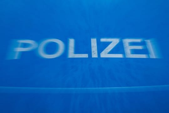 Schriftzug "Polizei": In Erfurt musste die Polizei zu einem kuriosen Notfall ausrücken.