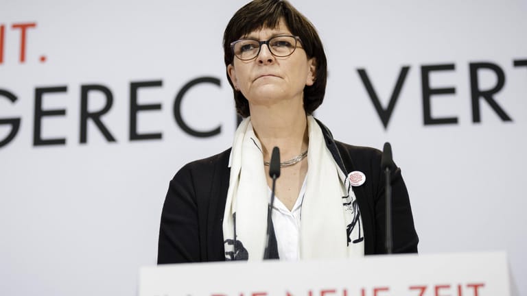 Saskia Esken, Bundesvorsitzende der SPD (Archivbild): Die AfD habe sich im Wesen durch den Ausschluss Andreas Kalbitz' nicht verändert.