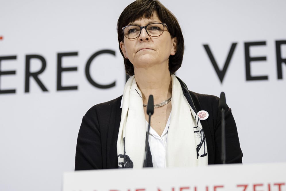 Saskia Esken, Bundesvorsitzende der SPD (Archivbild): Die AfD habe sich im Wesen durch den Ausschluss Andreas Kalbitz' nicht verändert.