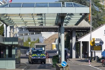 Der wieder geöffnete Grenzübergang zwischen der Schweiz und Deutschland in Riehen.
