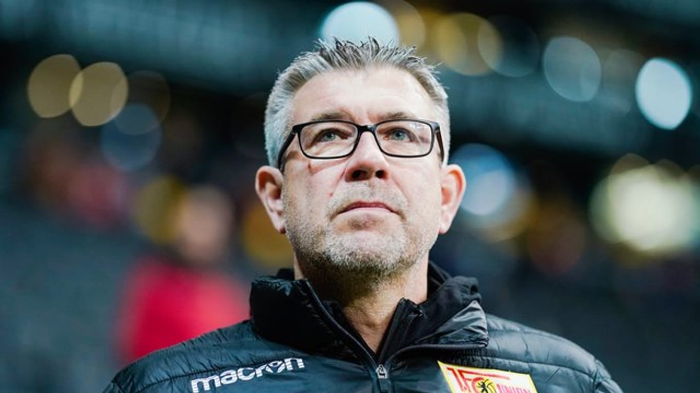 Union-Trainer Urs Fischer wird in der Partie gegen den FC Bayern noch nicht auf der Bank sitzen.
