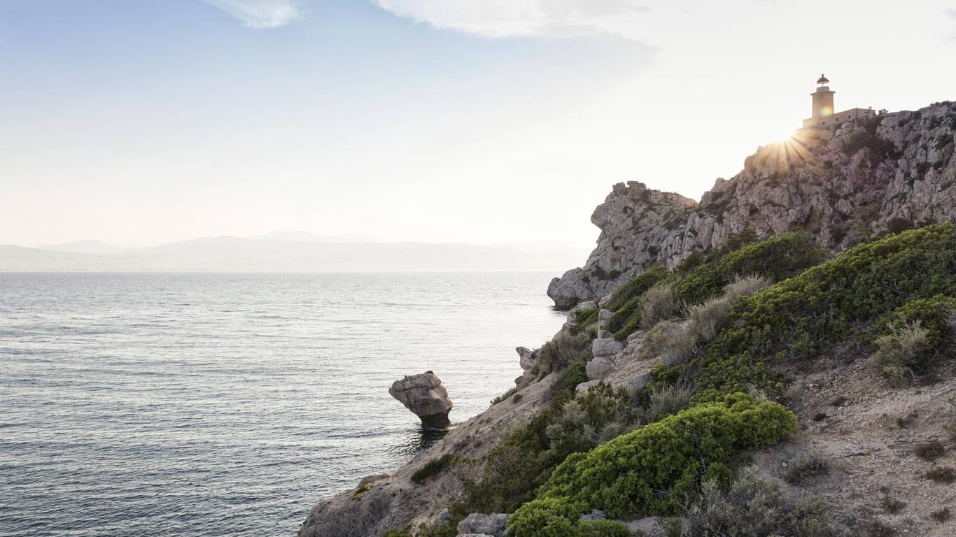 Blick auf das Meer bei Loutraki: Die vier Männer stammten aus der Touristenstadt in Mittelgriechenland, wo es immer wieder Gerüchte über verschollene Goldmünzen gibt. (Symbolbild)