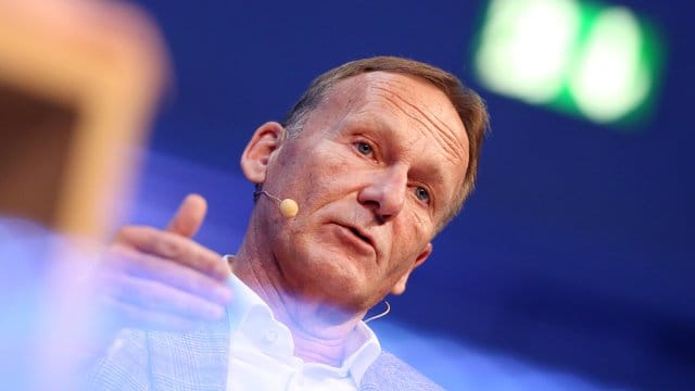 BVB-Boss Hans-Joachim Watzke findet die Geisterspiele gewöhnungsbedürftig.