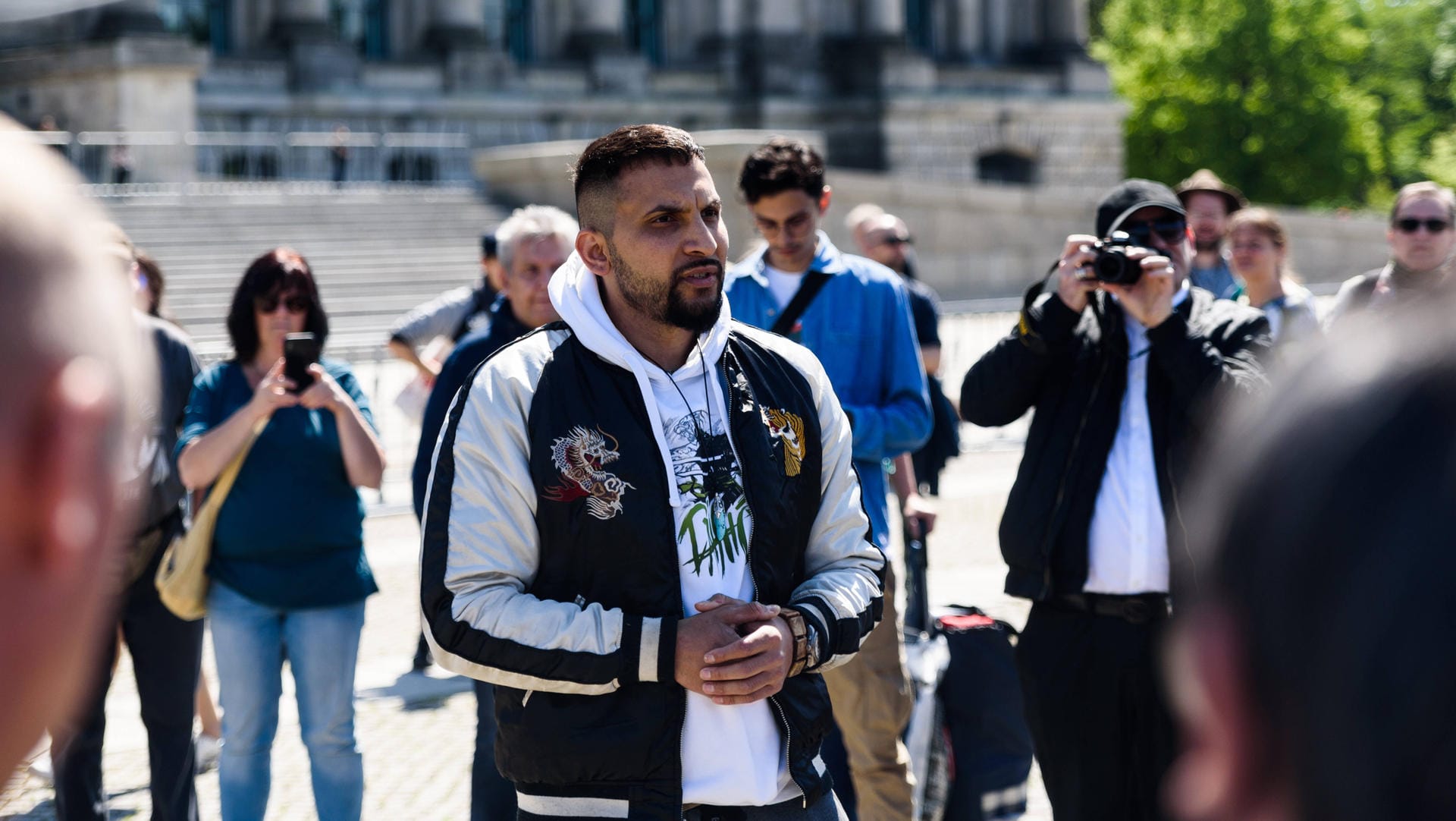 Attila Hildmann bei dem Protest vor dem Reichstag: Der vegane Koch verbreitete in letzter Zeit immer wieder Verschwörungstheorien auf seinen Social-Media-Kanälen.
