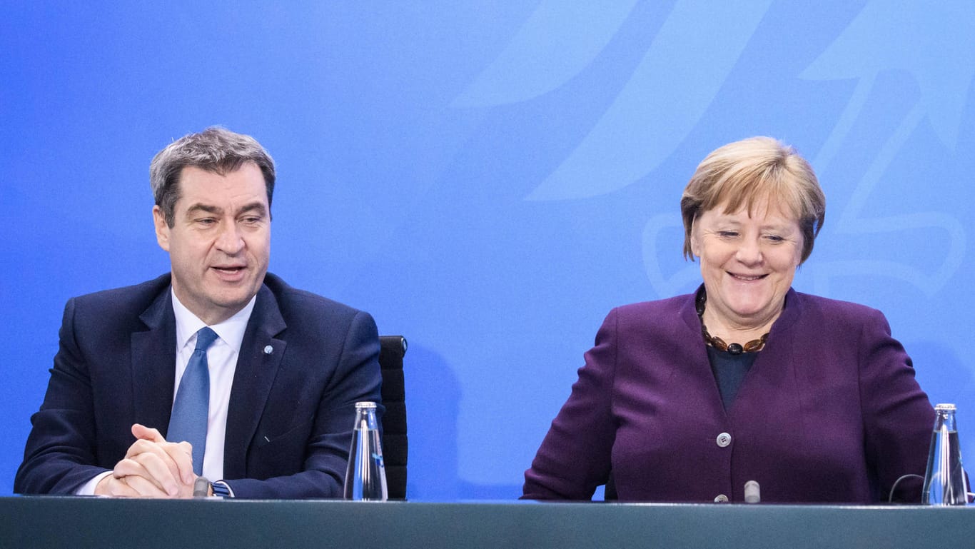 CSU-Parteichef Markus Söder und Bundeskanzlerin Angela Merkel: In der aktuellen Umfrage bauen CDU und CSU ihren Vorsprung leicht aus. (Archivbild)