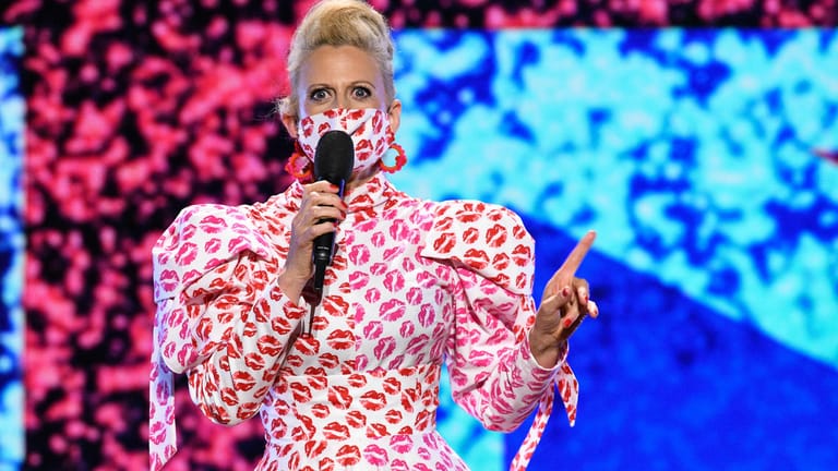 "Eurovision Song Contest 2020": Barbara Schöneberger eröffnete die Show mit Mundschutz.