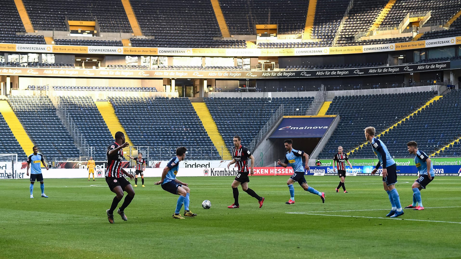 Topspiel vor Geisterkulisse: Eintracht Frankfurt gegen Borussia Mönchengladbach am Samstagabend.