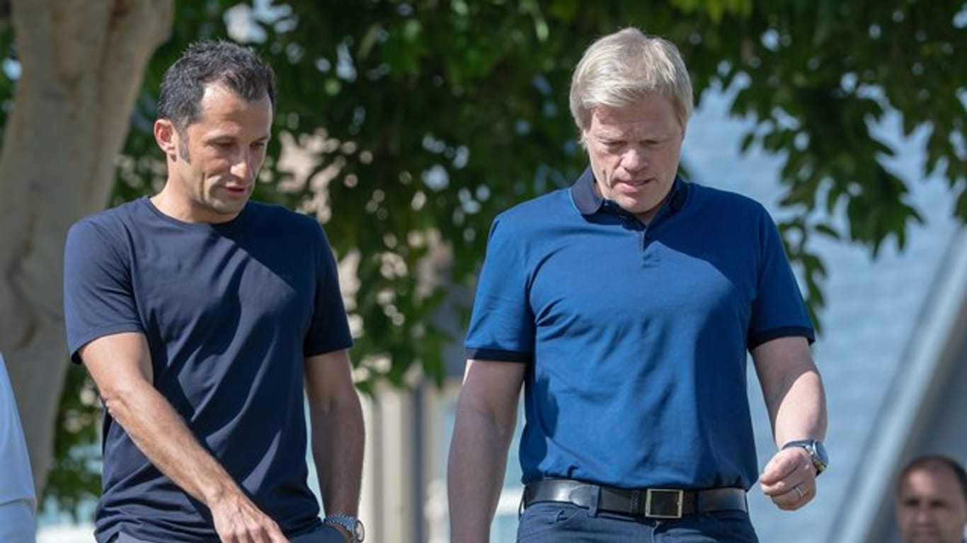 Verstehen sich: Bayern-Sportdirektor Hasan Salihamidzic (l), und Vorstandsmitglied Oliver Kahn.