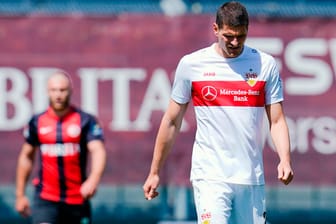 Mario Gomez: Der Ex-Nationalspieler verlor mit dem VfB in Wiesbaden.