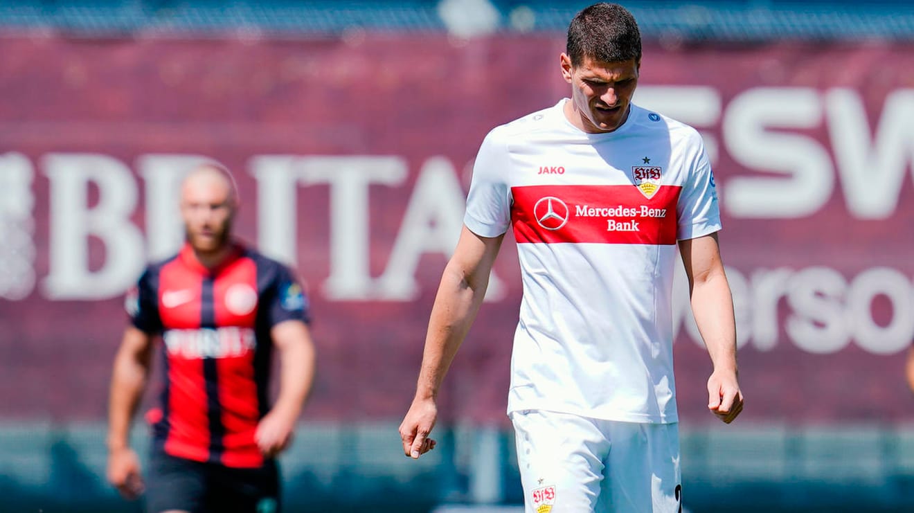 Mario Gomez: Der Ex-Nationalspieler verlor mit dem VfB in Wiesbaden. Mario Gomez: Der Ex-Nationalspieler verlor mit dem VfB in Wiesbaden.