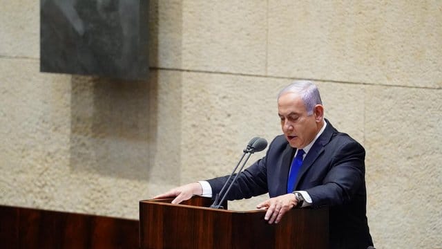 Benjamin Netanjahu bei der Vereidigung der neuen israelischen Regierung. Benjamin Netanjahu bei der Vereidigung der neuen israelischen Regierung.
