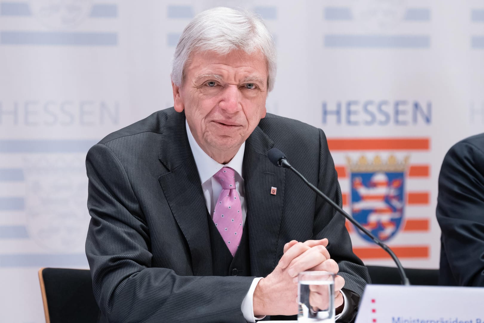 Volker Bouffier: Der hessische Ministerpräsident hat Olaf Scholz für seine Rettungsschirm-Pläne für Kommunen kritisiert.