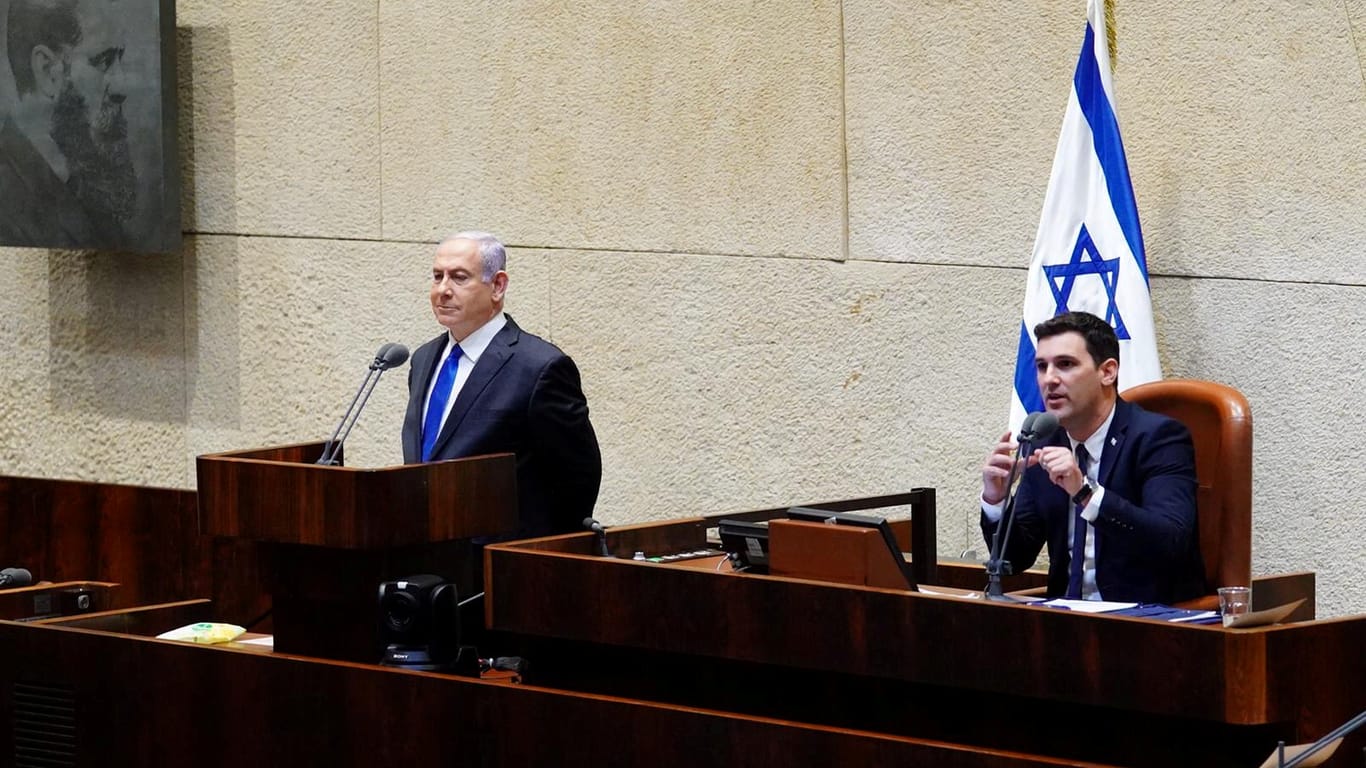 Israels Ministerpräsident Benjamin Netanjahu: Nach über 500 Tagen politischem Stillstand ist in Israel eine neue Einheitsregierung vereidigt worden.