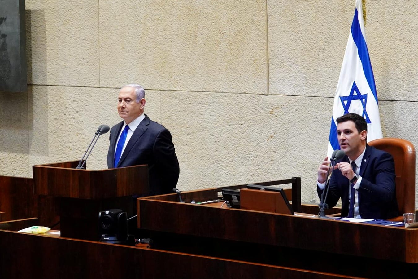 Israels Ministerpräsident Benjamin Netanjahu: Nach über 500 Tagen politischem Stillstand ist in Israel eine neue Einheitsregierung vereidigt worden.