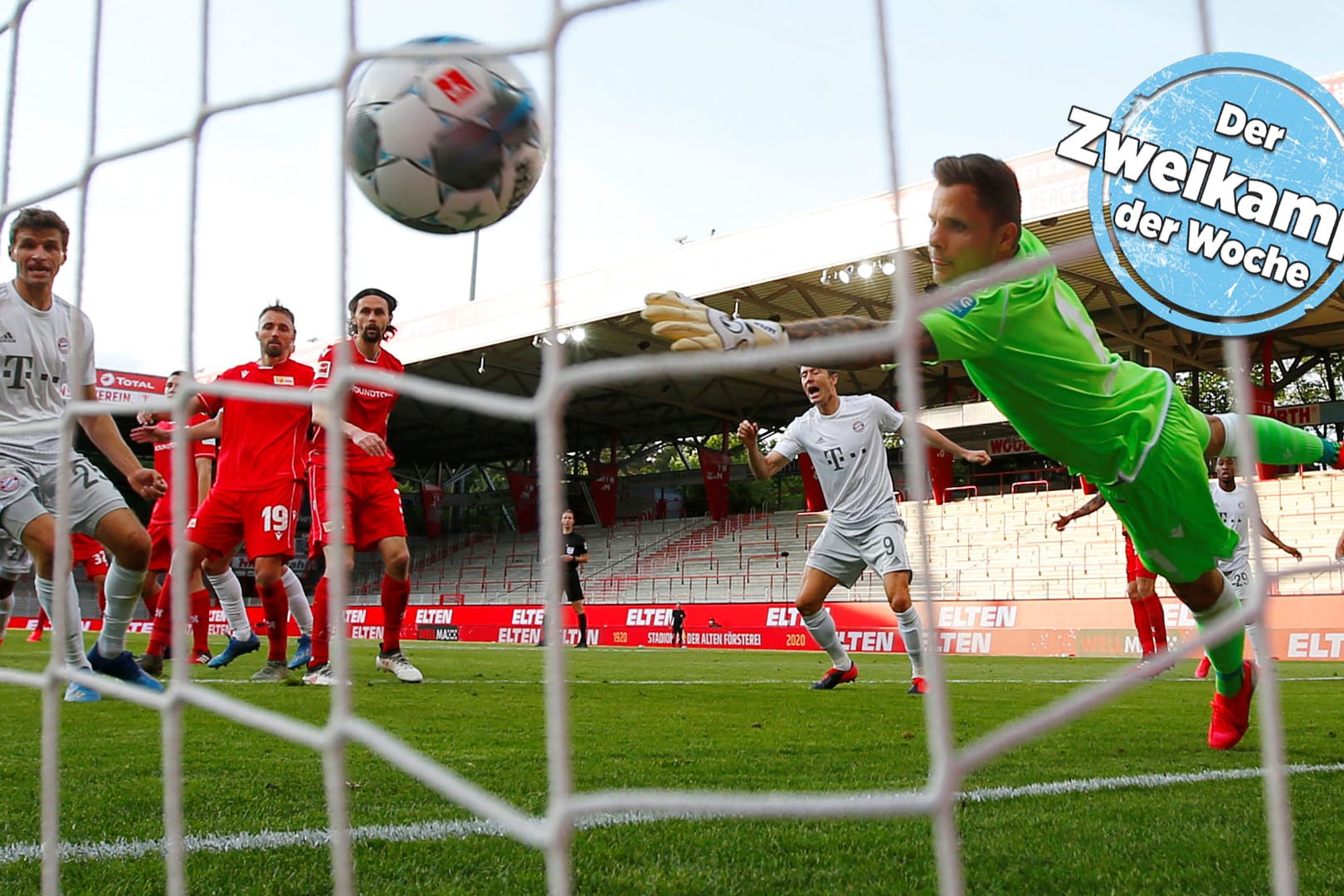 Stadion An der Alten Försterei: Bayerns Benjamin Pavard (verdeckt) erzielt das Tor zum 2:0 gegen Union-Torwart Rafał Gikiewicz.