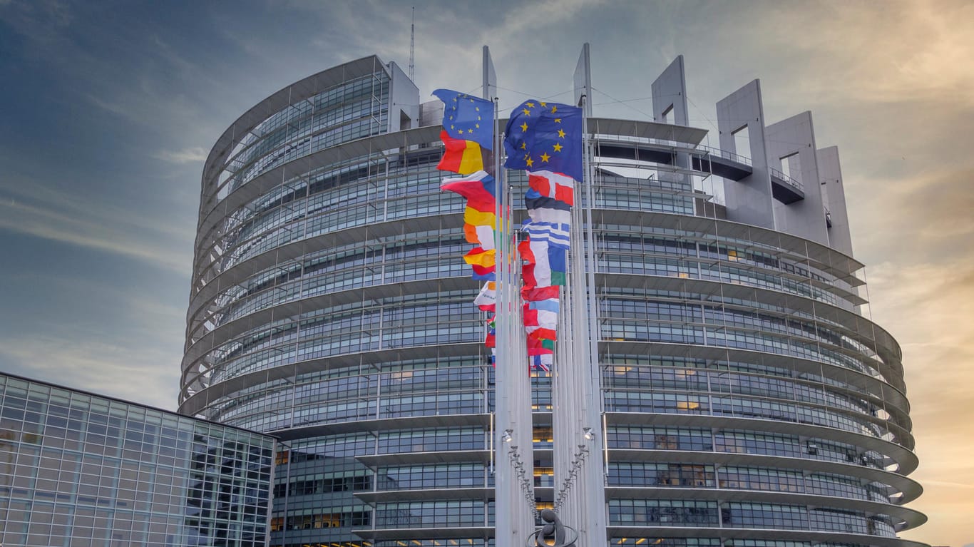 Sitz des Europäischen Parlaments in Straßburg: "Erheblich" mehr als 320 Milliarden Euro sollen laut Eckpunktepapier zur wirtschaftlichen Erholung beitragen.