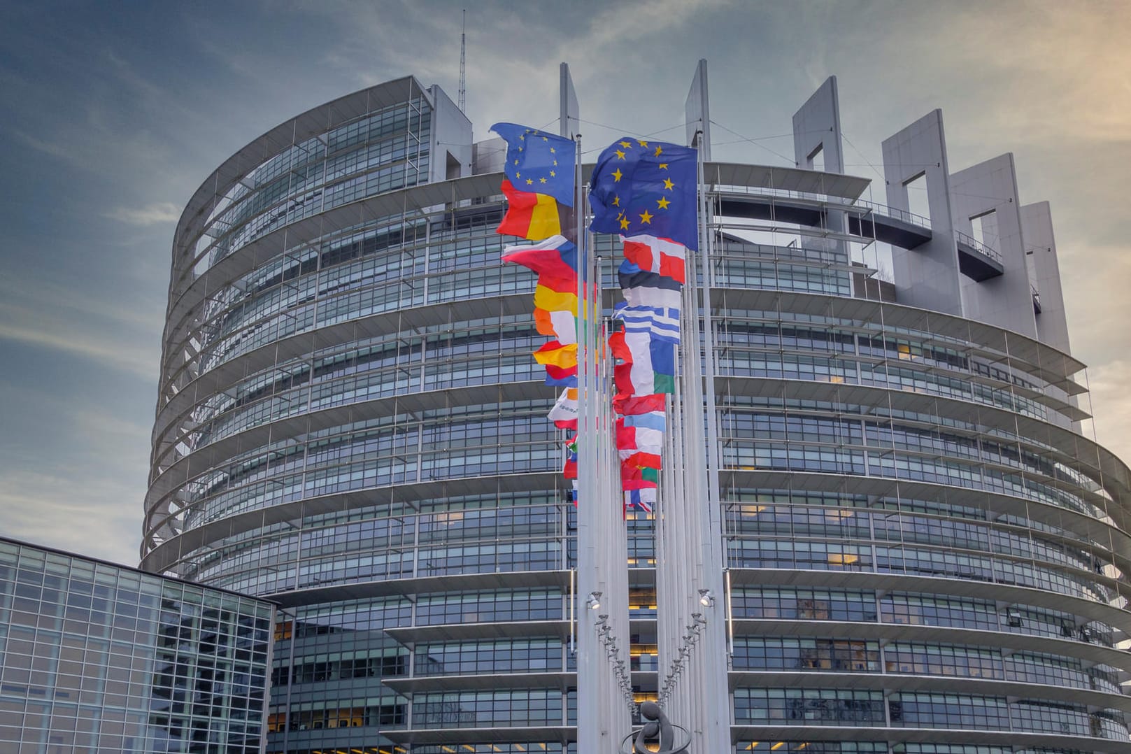 Sitz des Europäischen Parlaments in Straßburg: "Erheblich" mehr als 320 Milliarden Euro sollen laut Eckpunktepapier zur wirtschaftlichen Erholung beitragen.