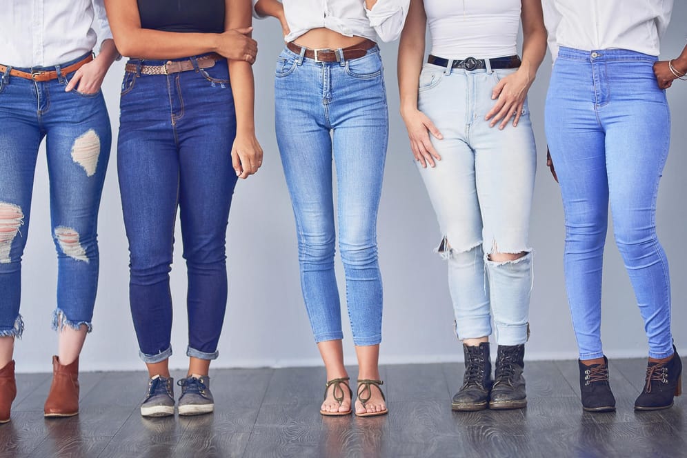 Jeanstypen: Wer sich eine neue Jeans zulegt, hat die Auswahl aus vielen, vielen Formen und Farben.