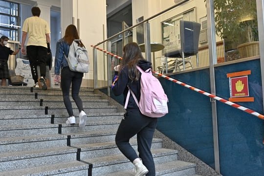 Bereits vor zwei Wochen sind Abschlussklassen an die Schulen in Österreich zurückgekehrt.