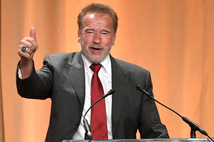 Arnold Schwarzenegger hält motivierende Reden und vergisst dabei nicht seinen Humor.