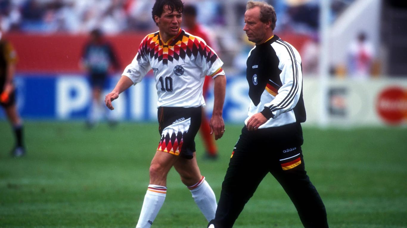 Lothar Matthäus und Berti Vogts bei der WM 1994 in den USA.