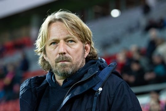 Stuttgarts Sportdirektor Sven Mislintat war mit der Schiedsrichter-Entscheidung nicht einverstanden.