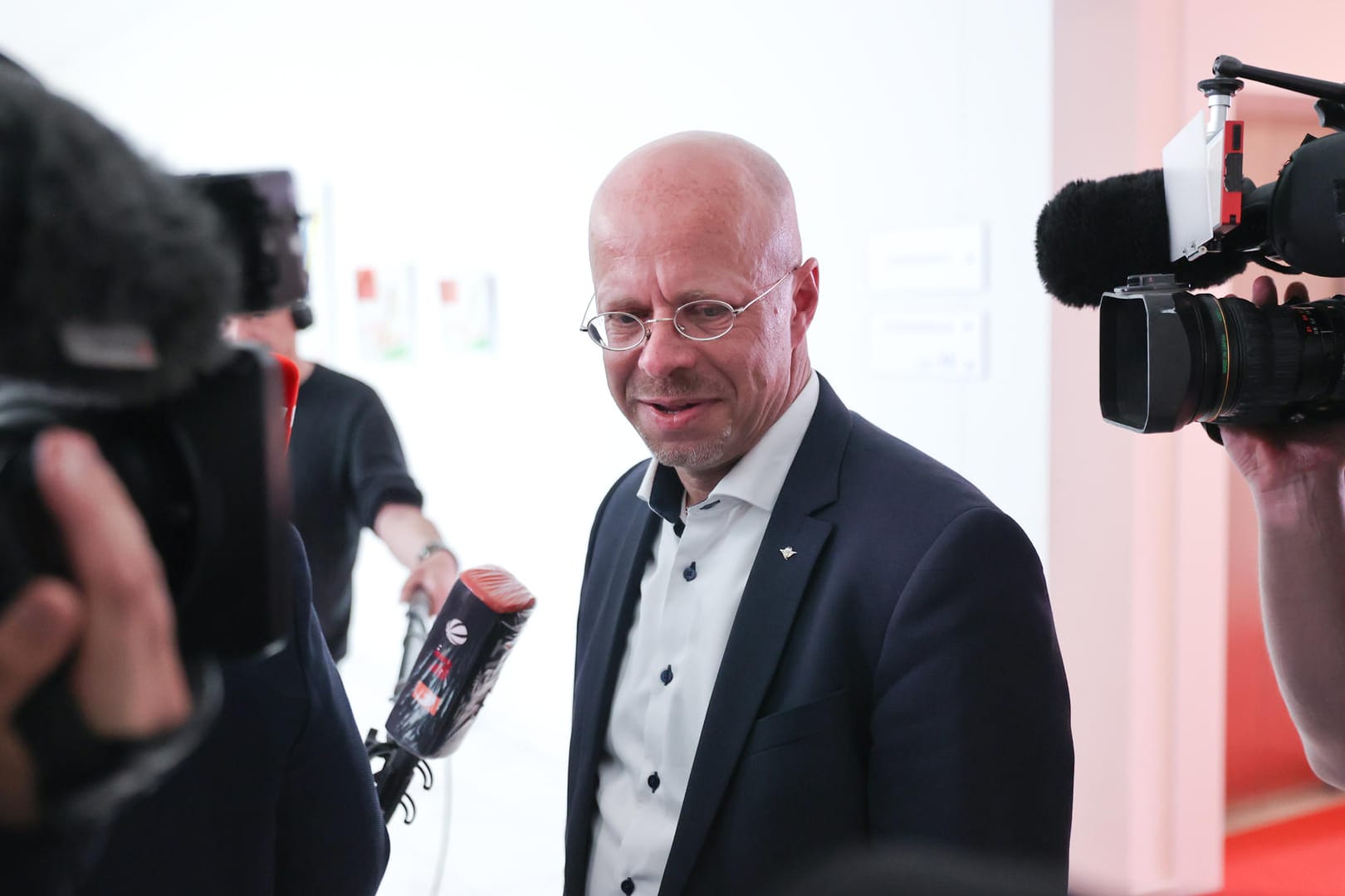 Andreas Kalbitz: Kalbitz bleibt in der Brandenburger AfD-Landtagsfraktion.