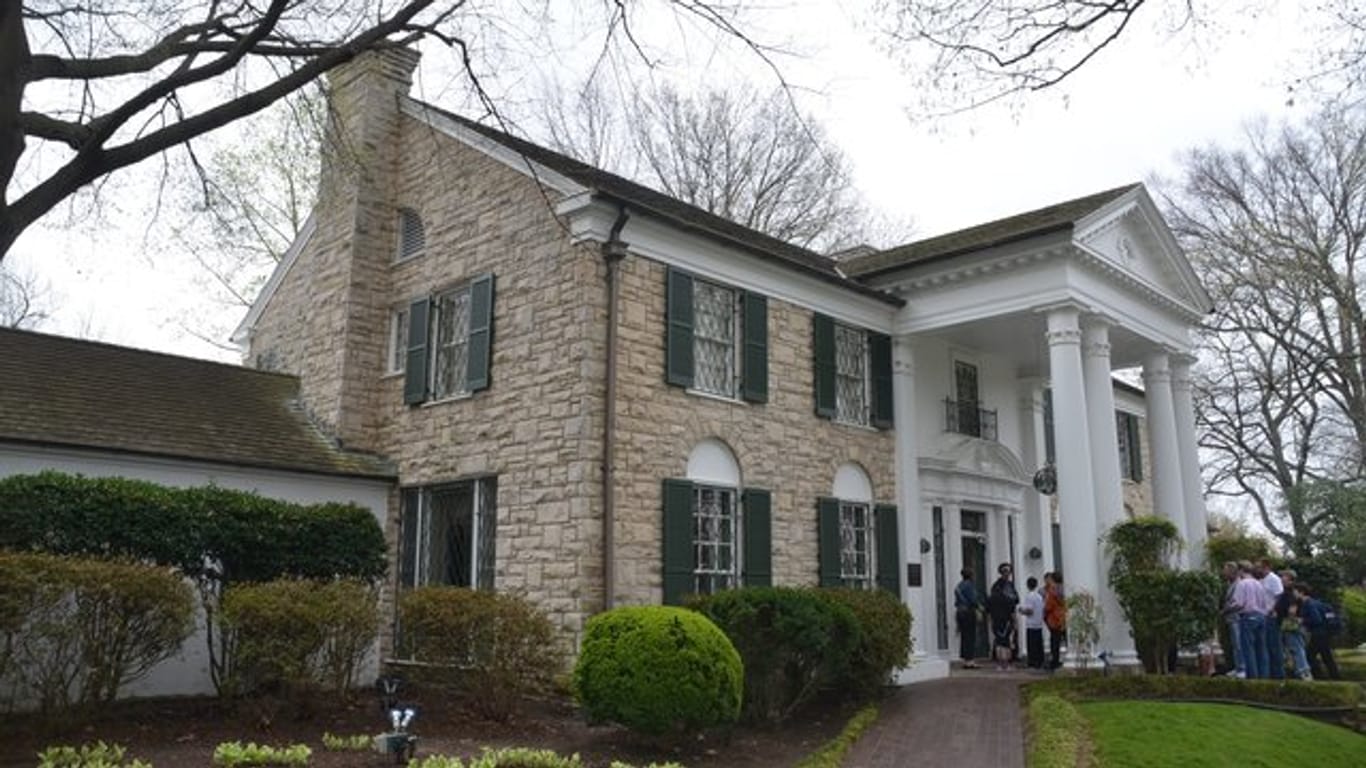 Elvis Presleys früheres Anwesen Graceland in Memphis, Tennessee, ist ein Besuchermagnet.