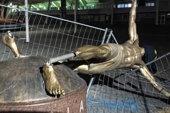 Die Ibrahimovic-Statue soll in Malmö nach mehreren Beschädigungen einen neuen Platz bekommen.
