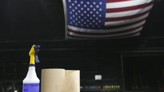 Die Zahl der bestätigten Infektionen in den USA liegt der Universität Johns Hopkins zufolge bei mehr als 1,5 Millionen. Die Zahl der bestätigten Infektionen in den USA liegt der Universität Johns Hopkins zufolge bei mehr als 1,5 Millionen.