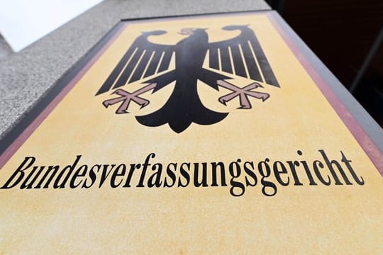 Muss sich der deutsche Auslandsgeheimdienst in Zukunft bei seinen Überwachungsaktivitäten genauer auf die Finger schauen lassen? Ja, urteilt das Bundesverfassungsgericht.