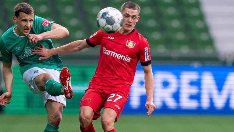 Leverkusen-Talent: Florian Wirtz (r., hier gegen Maximilian Eggestein) absolvierte gegen Bremen sein erstes Bundesligaspiel und durfte dabei gleich von Beginn an ran.
