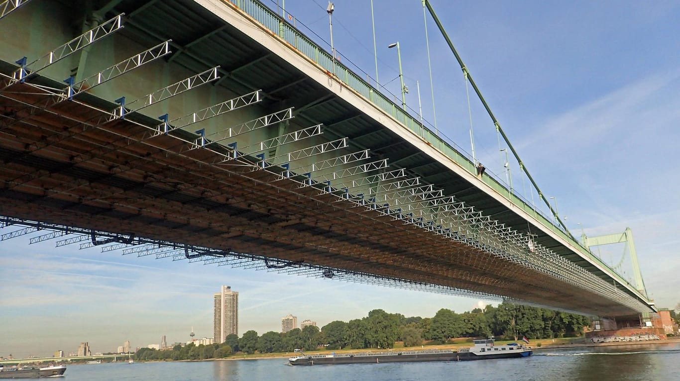 Die Mühlheimer Brücke in Köln: Die Sanierung verzögert sich um zwei Jahre.