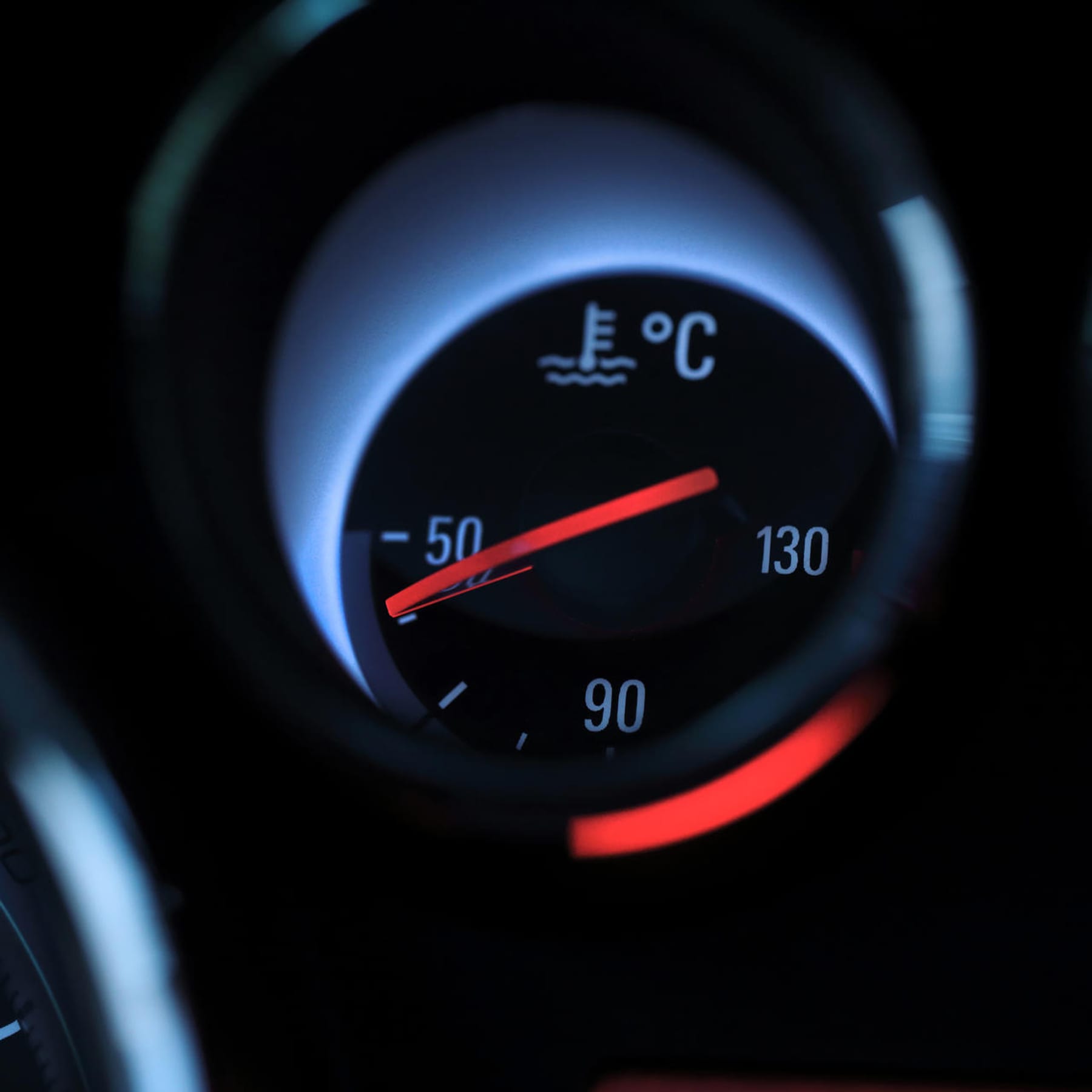 Kühlmittel beim Auto nachfüllen: So einfach geht's - Experten - FOCUS online