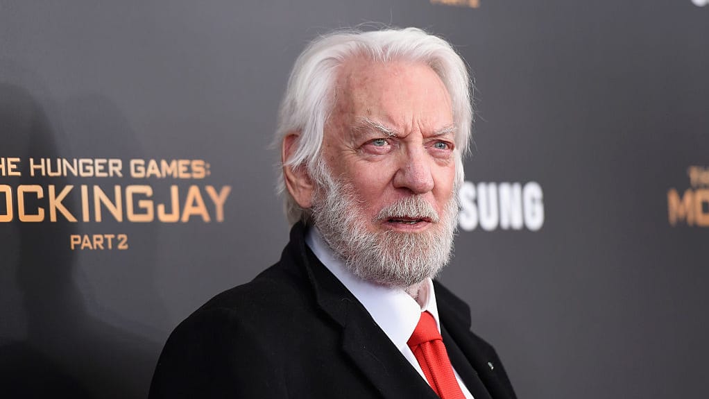 Donald Sutherland spielte in den bisherigen Verfilmungen den erwachsenen Präsidenten Snow.